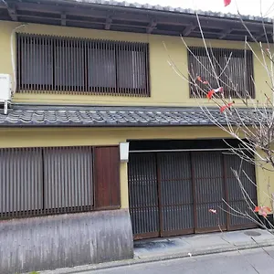 Villa 京都二条城近く京町屋120年の歴史に泊まる
